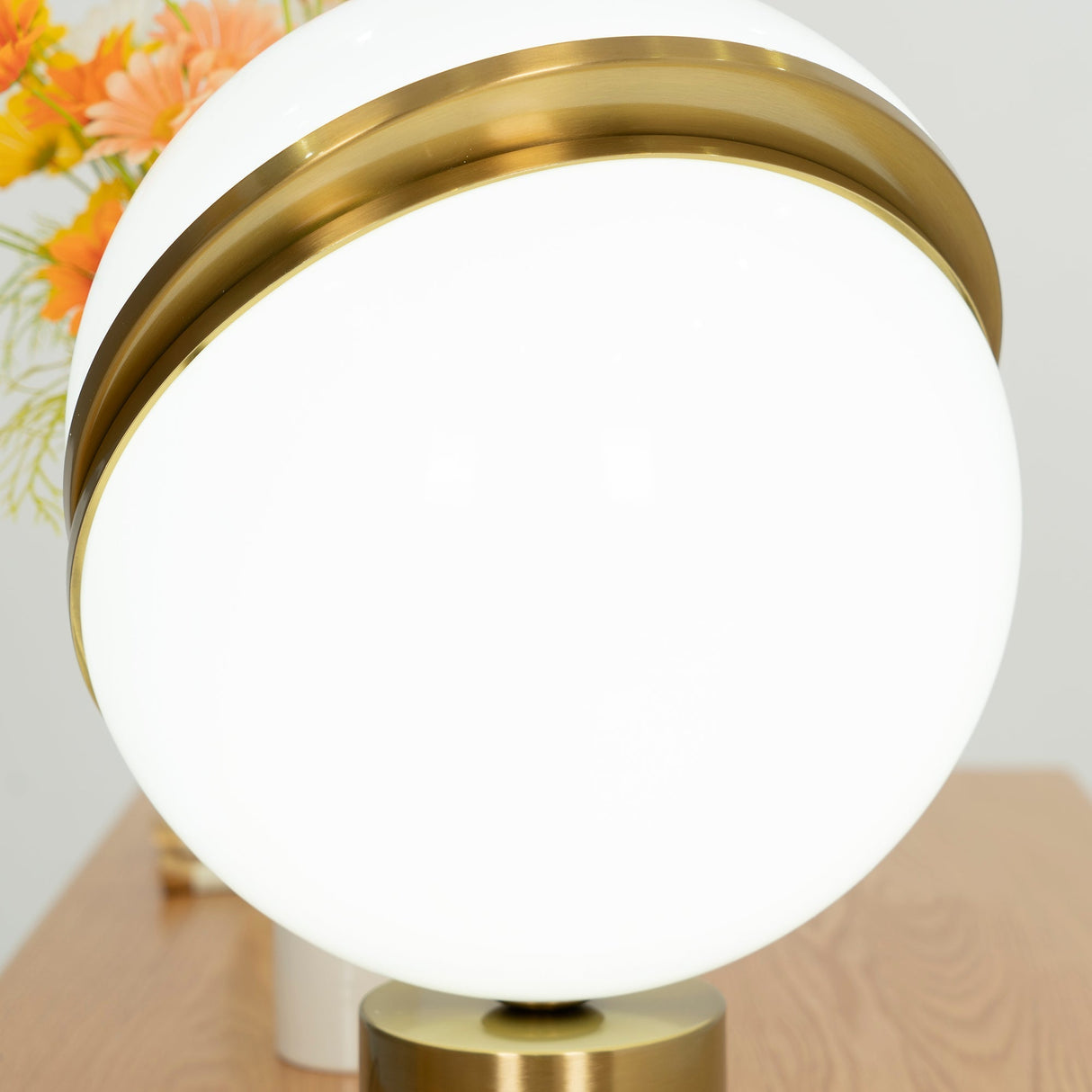 Modern Globe Table Lamp Brass Crescent Design - Product detail 11