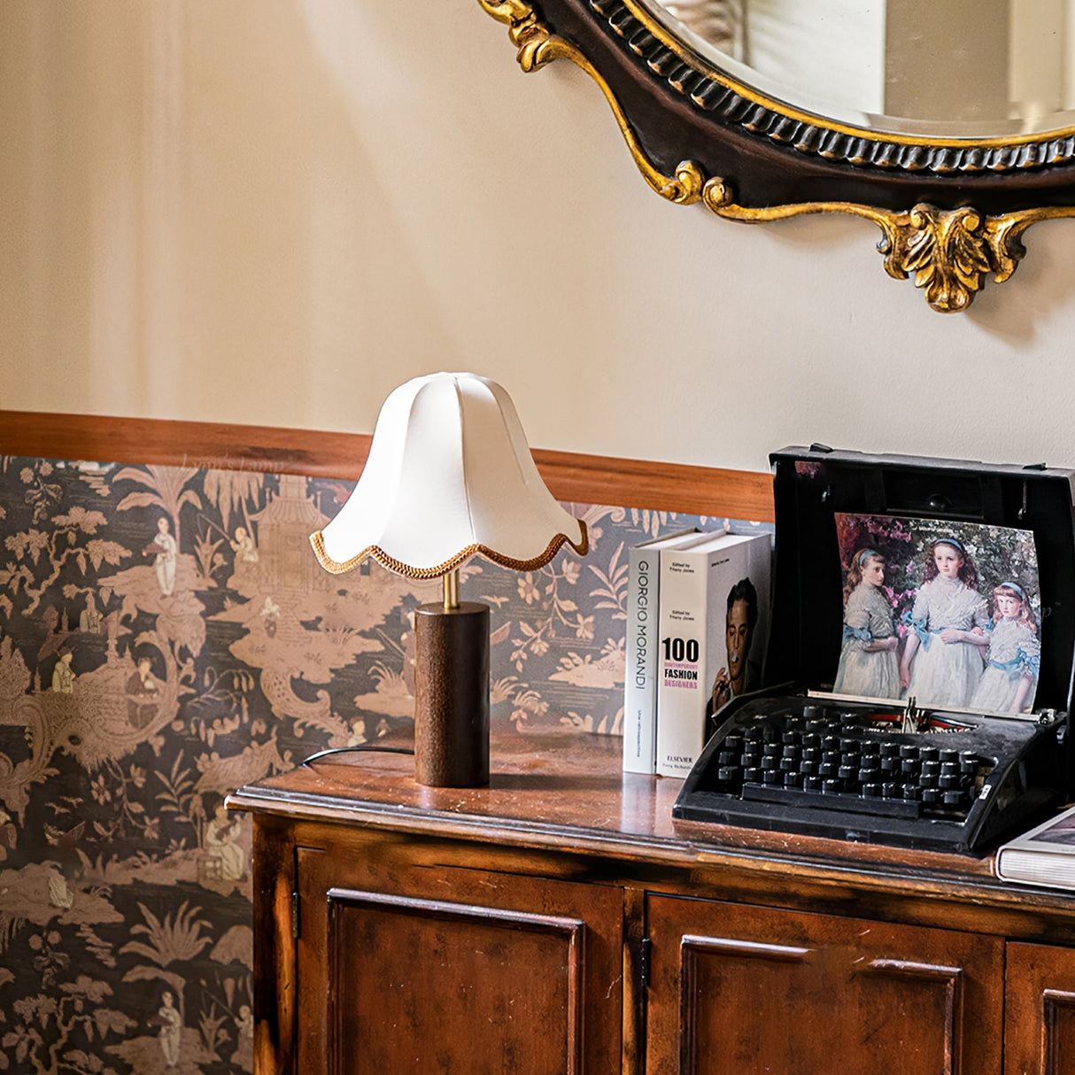 Vintage Table Lamp Scalloped Shade With Wooden Base - Product detail 5