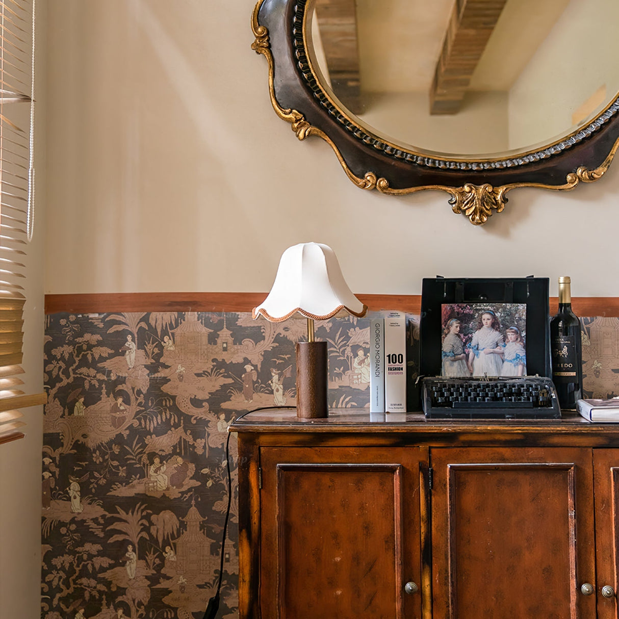 Vintage Table Lamp Scalloped Shade With Wooden Base - Product detail 7