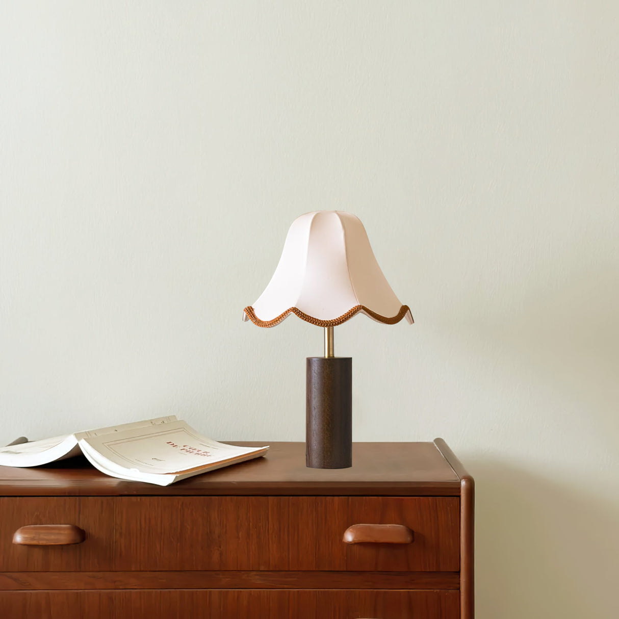 Vintage Table Lamp Scalloped Shade With Wooden Base - Product detail 9