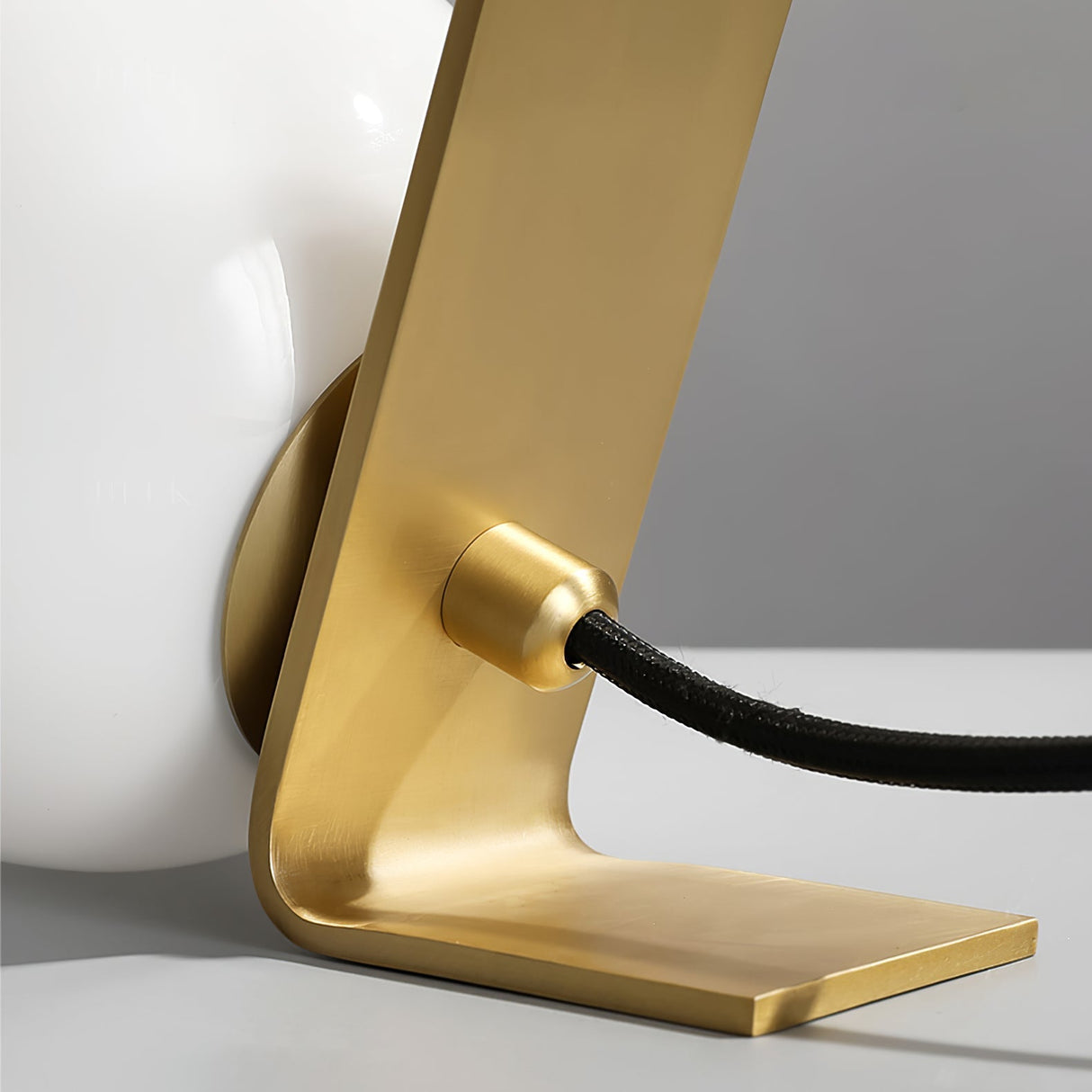 Modern Table Lamp Brass Frame Glass Globe Design - Product detail 15