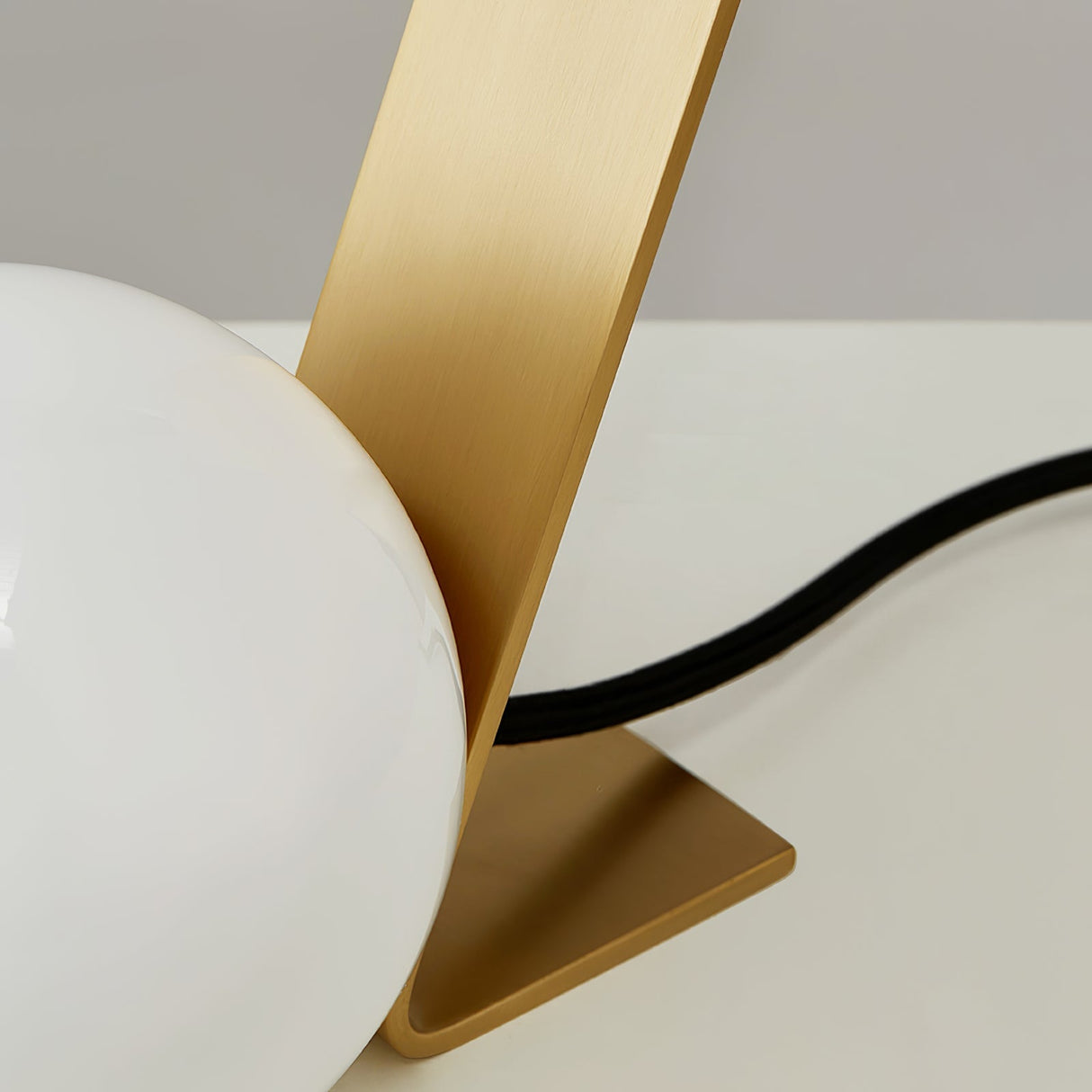 Modern Table Lamp Brass Frame Glass Globe Design - Product detail 12