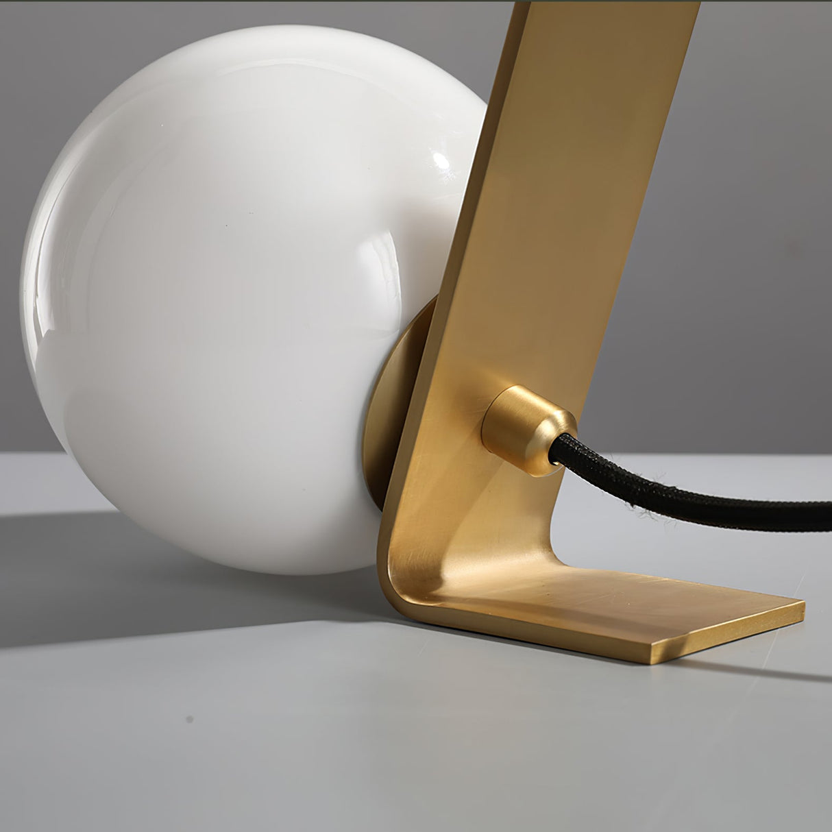 Modern Table Lamp Brass Frame Glass Globe Design - Product detail 13