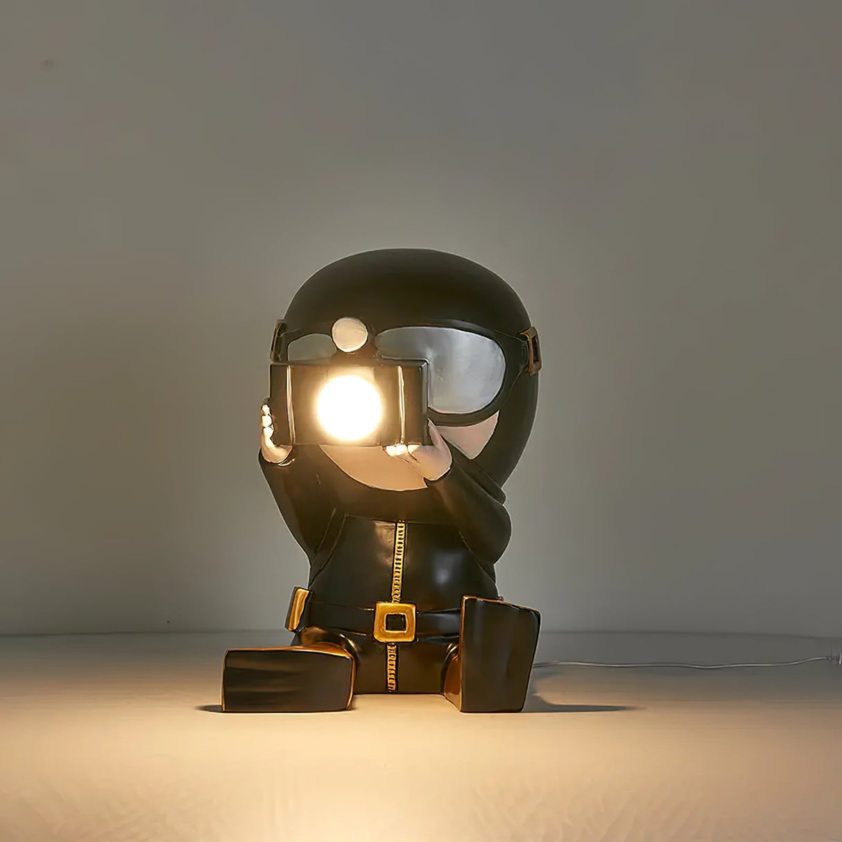 Contemporary Diver Table Lamp Decorative Resin Figurine Light - Product detail 19