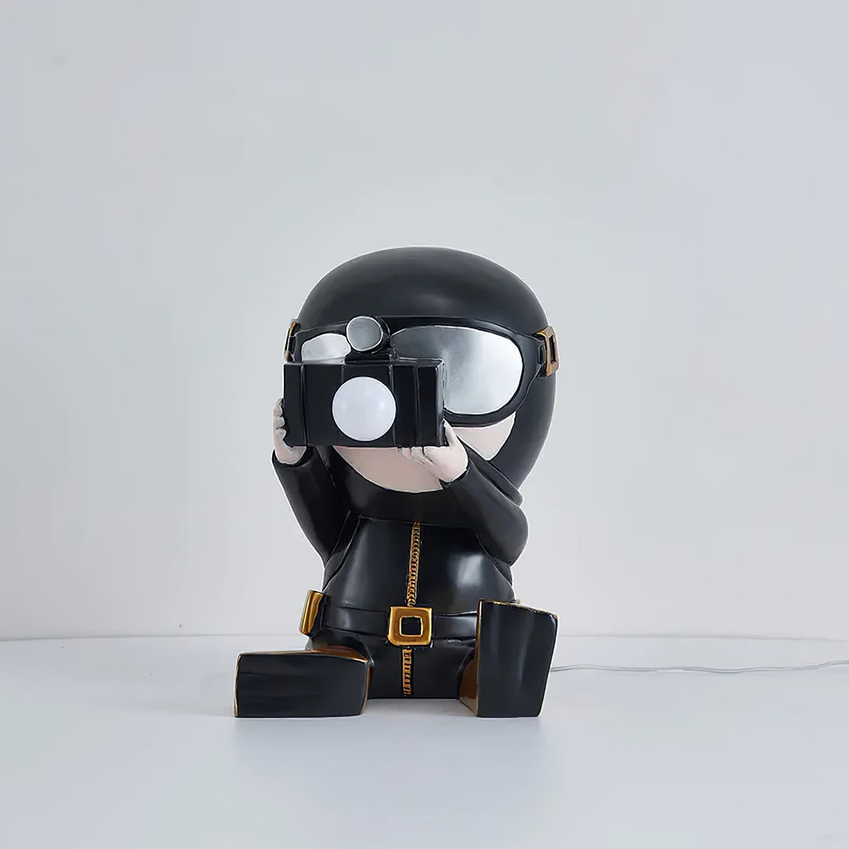 Contemporary Diver Table Lamp Decorative Resin Figurine Light - Product detail 15