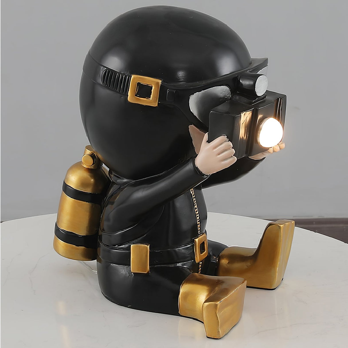 Contemporary Diver Table Lamp Decorative Resin Figurine Light - Product detail 5