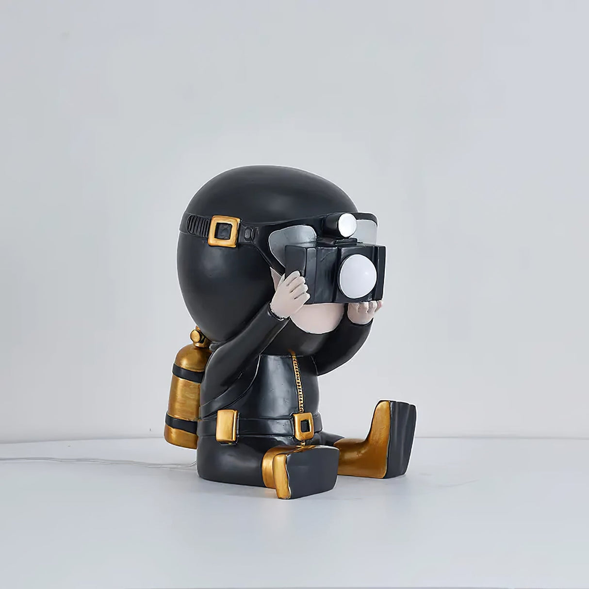 Contemporary Diver Table Lamp Decorative Resin Figurine Light - Product detail 8