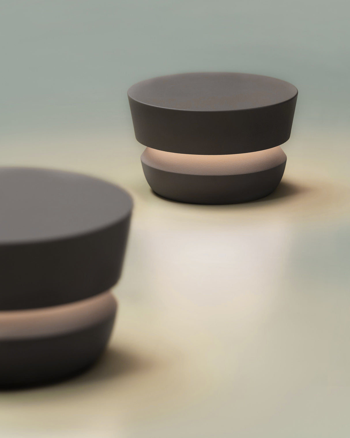 Modern Outdoor Table Lamp LED Illuminated Garden Light - Product detail 9