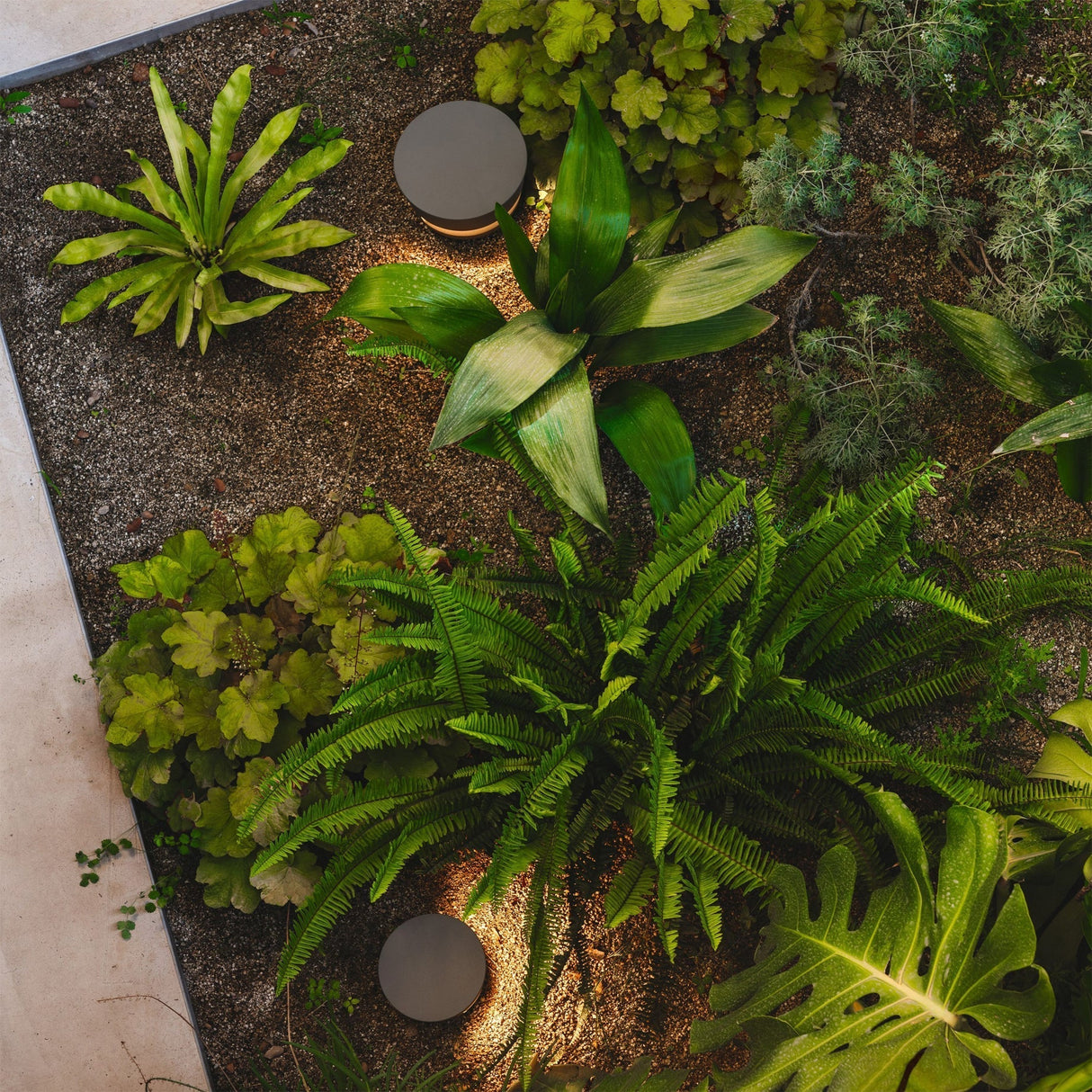 Modern Outdoor Table Lamp LED Illuminated Garden Light - Product detail 7