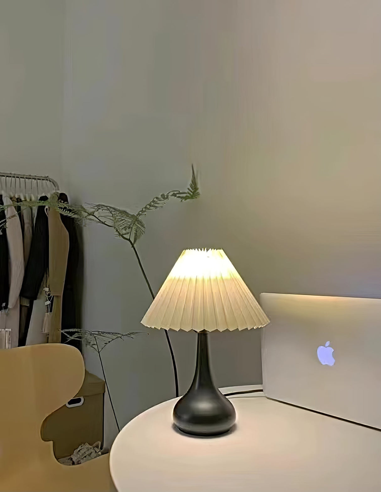 Modern Table Lamp Black Base With Pleated Shade - Product detail 8