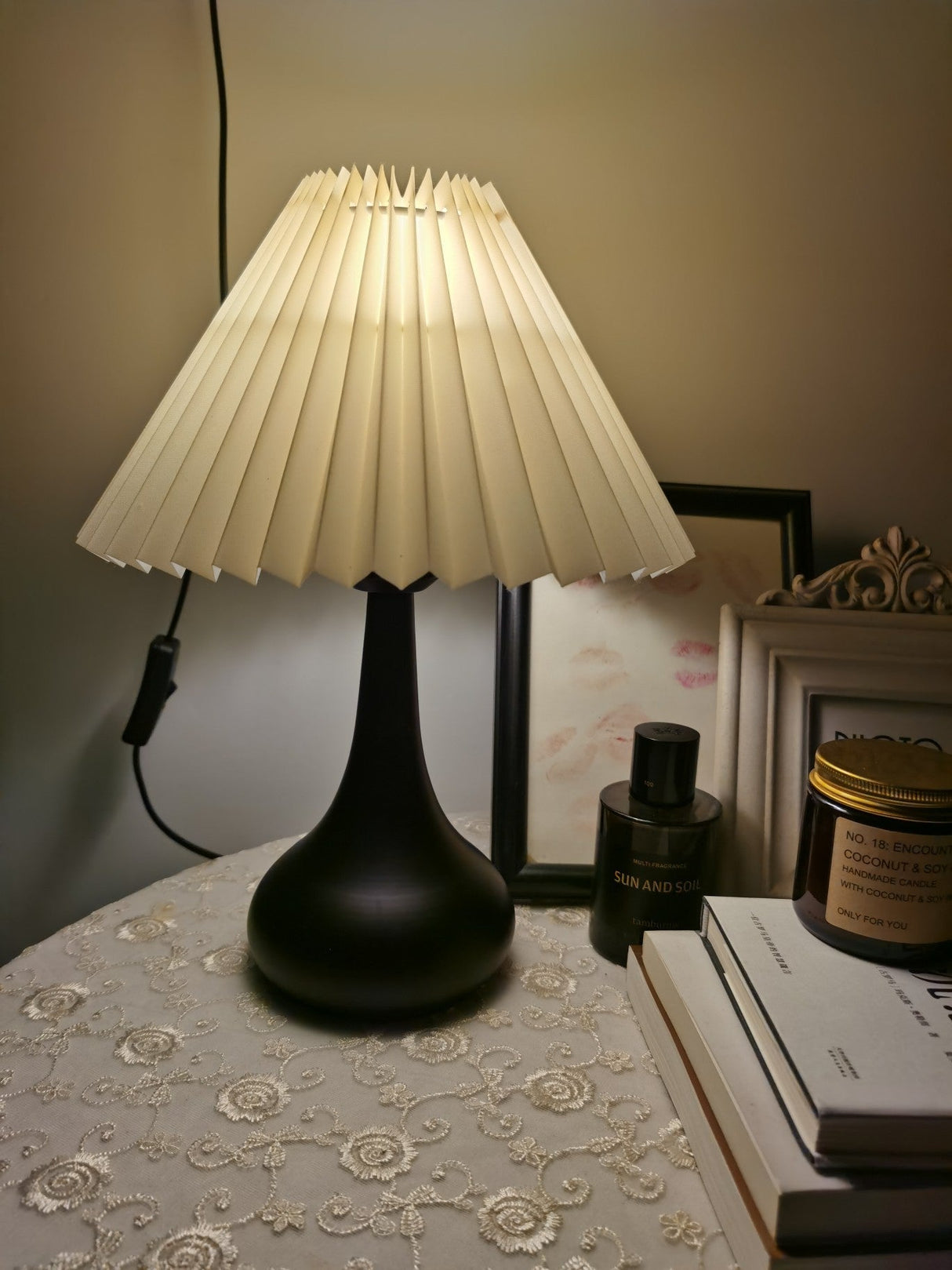 Modern Table Lamp Black Base With Pleated Shade - Product detail 13
