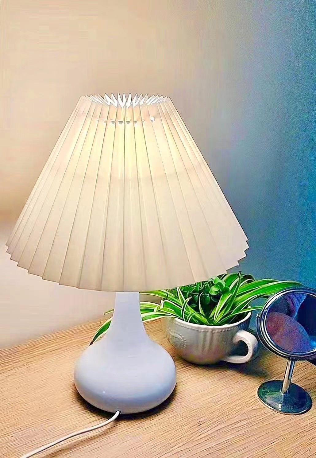 Modern Table Lamp Black Base With Pleated Shade - Product detail 14