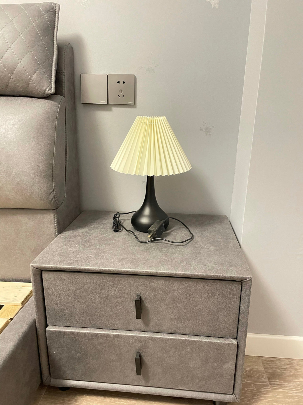 Modern Table Lamp Black Base With Pleated Shade - Product detail 19