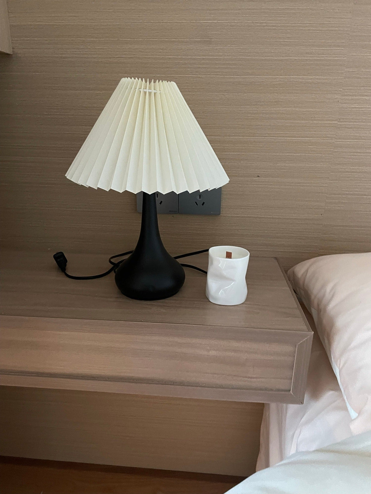 Modern Table Lamp Black Base With Pleated Shade - Product detail 23