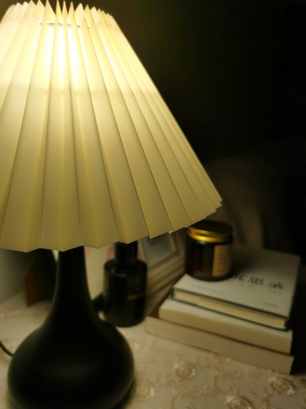 Modern Table Lamp Black Base With Pleated Shade - Product detail 34