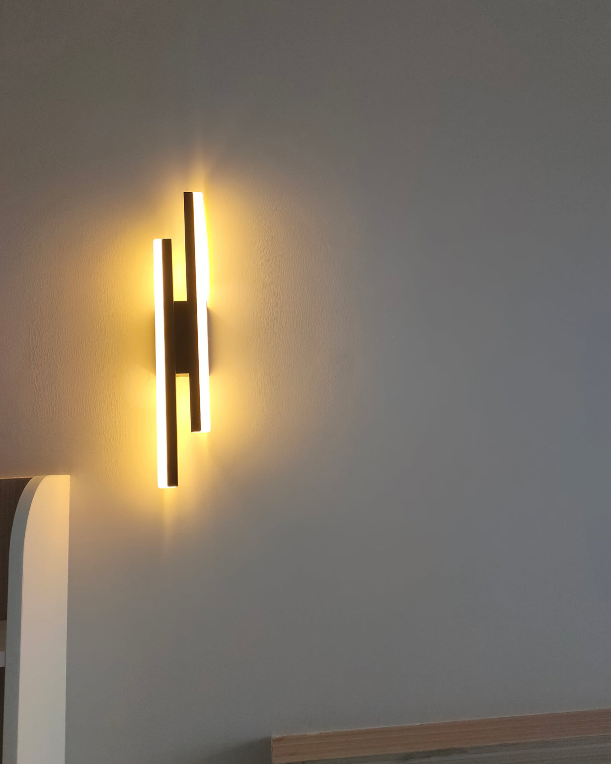 Modern LED Wall Lamp Minimalist Black White Design - Product detail 7
