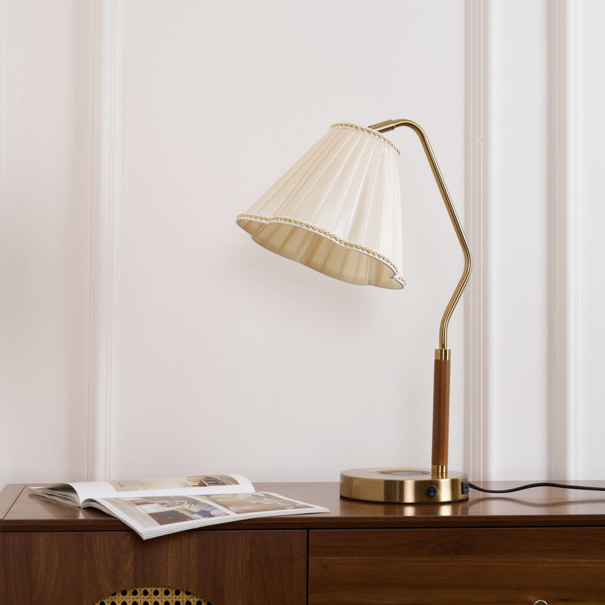 Vintage Table Lamp Brass Base with Pleated Shade - Product detail 10