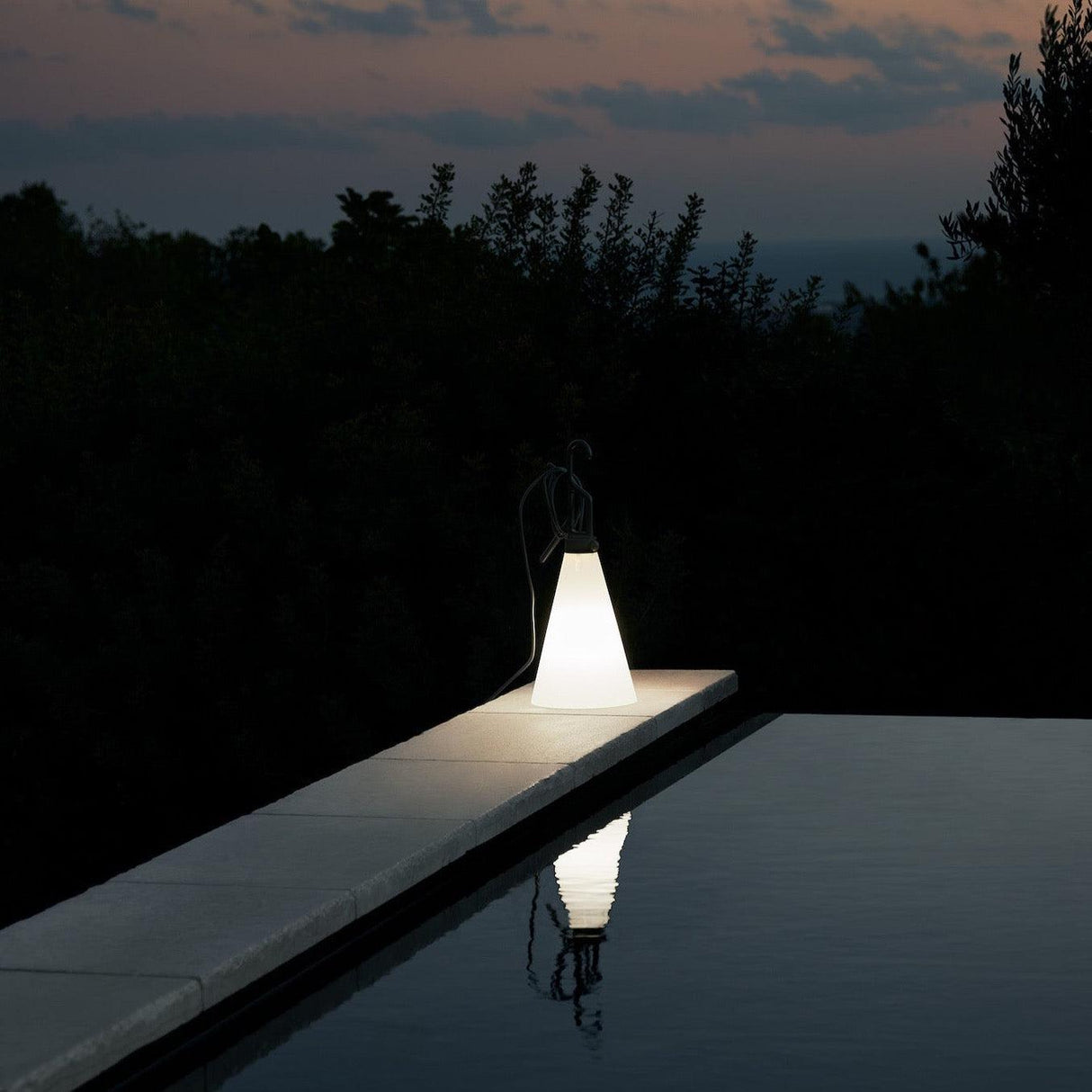 Portable LED Outdoor Lamp  Minimalist Hanging Design - Product detail 4