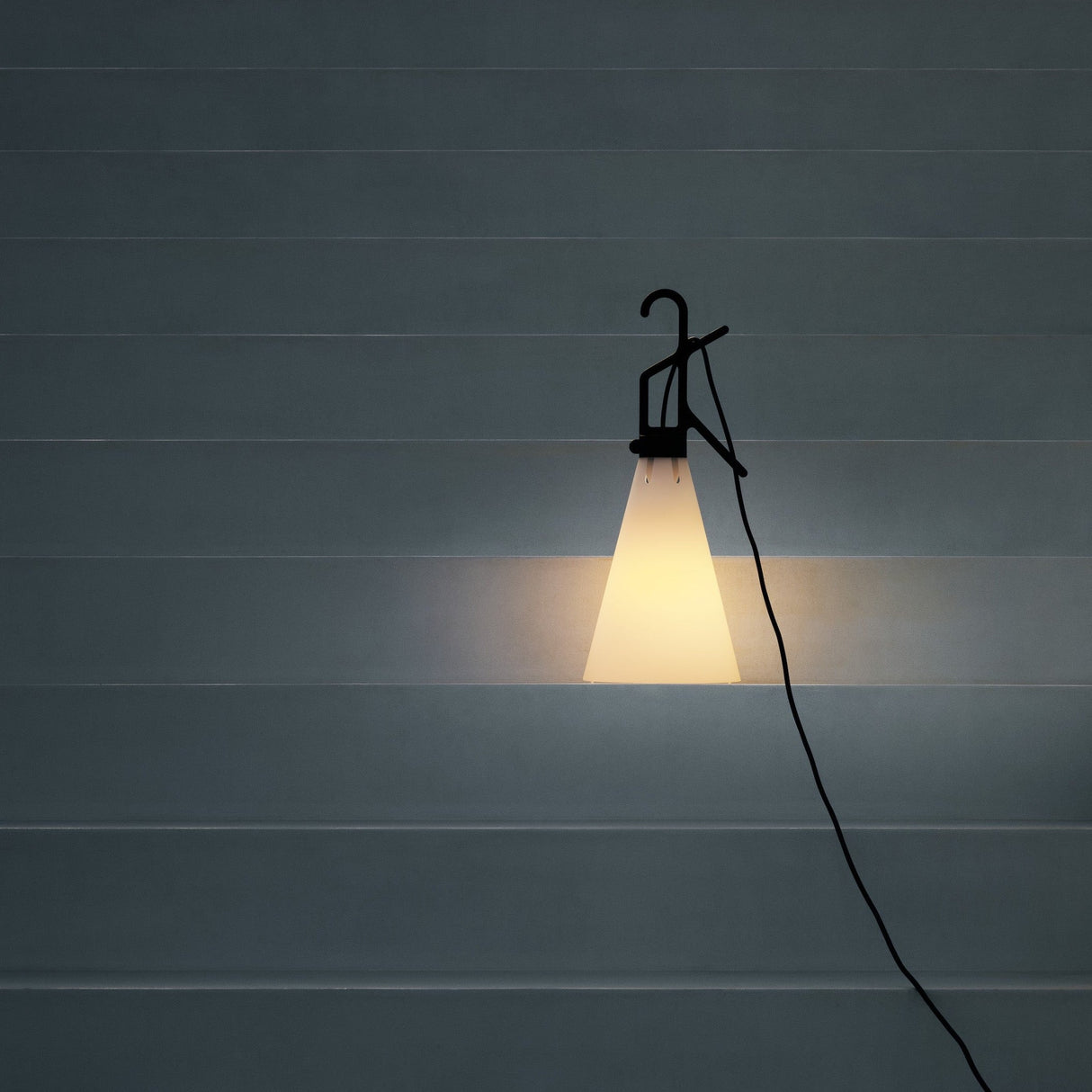 Portable LED Outdoor Lamp  Minimalist Hanging Design - Detailed view