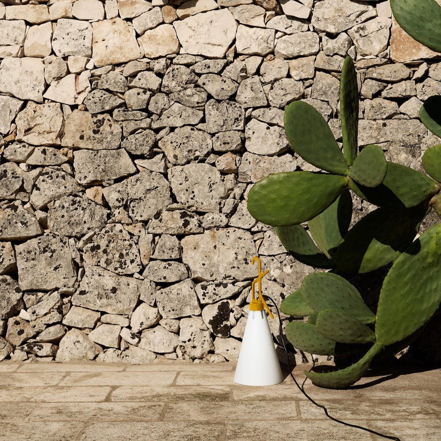 Portable LED Outdoor Lamp  Minimalist Hanging Design - Product detail 5
