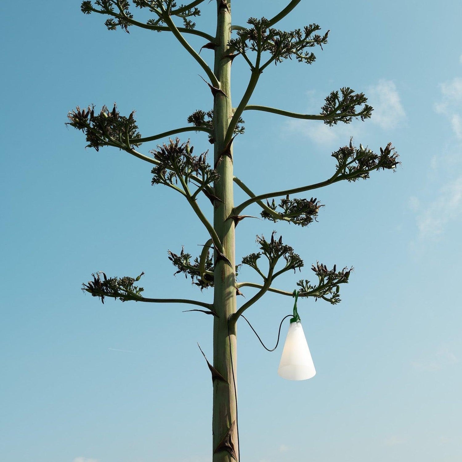 Portable LED Outdoor Lamp  Minimalist Hanging Design - Product detail 6