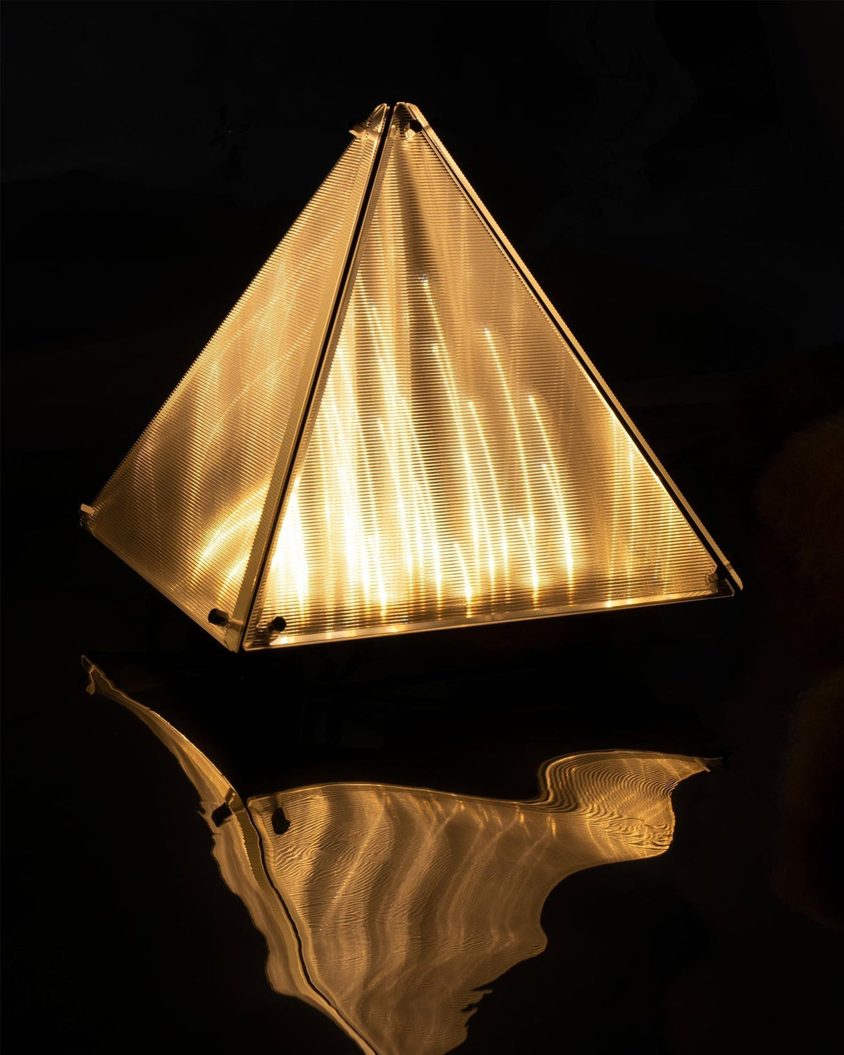 Modern Triangle Table Lamp Glass LED Design - Product detail 17