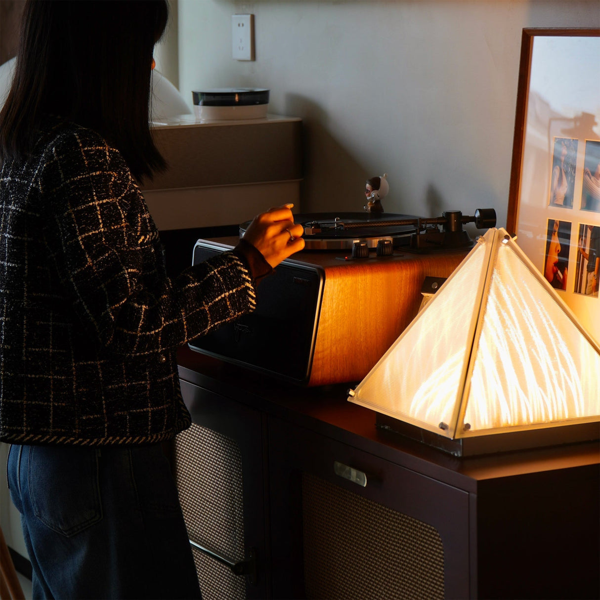 Modern Triangle Table Lamp Glass LED Design - Product detail 10
