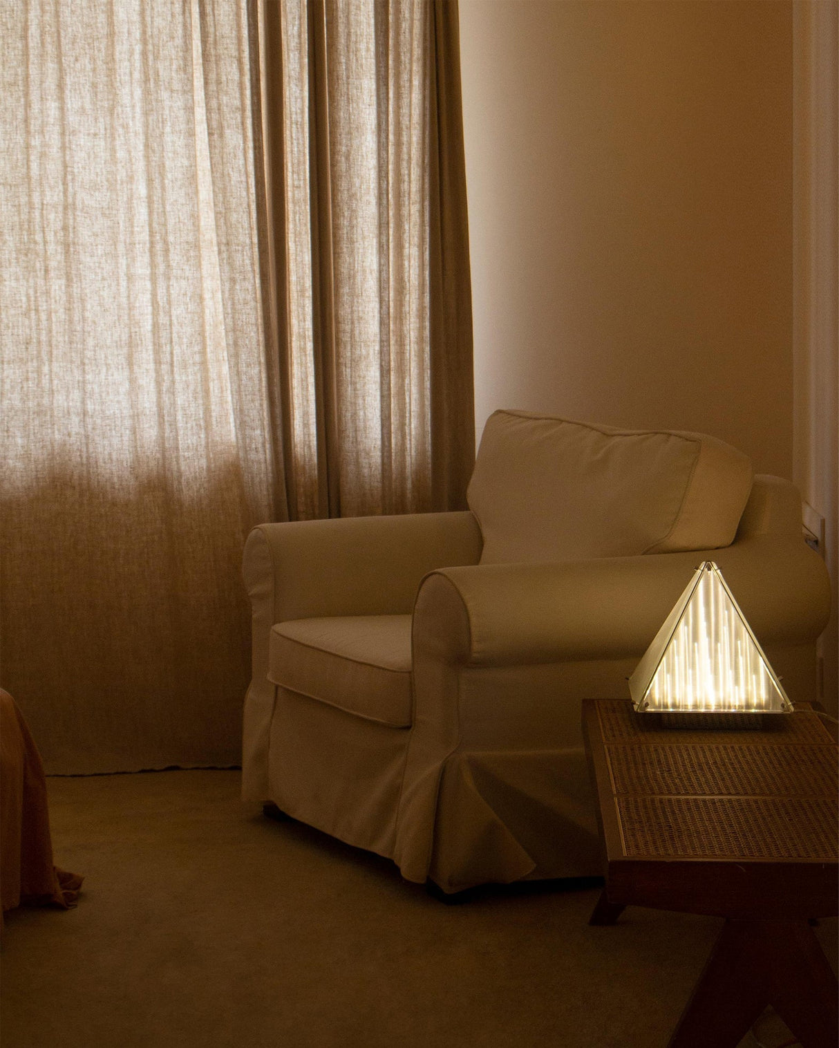 Modern Triangle Table Lamp Glass LED Design - Product detail 9