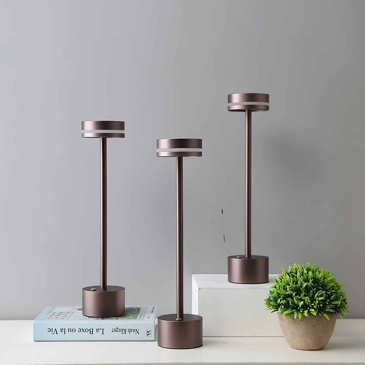 Modern LED Table Lamp Gold Metal Design with Warm Light - Product detail 11