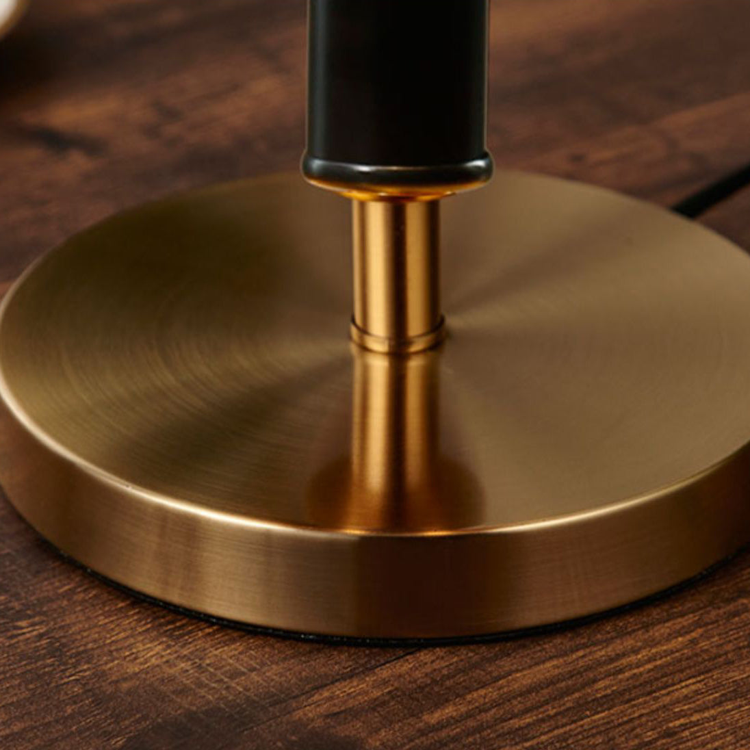 Modern Table Lamp Black and Gold Metal Design - Product detail 9