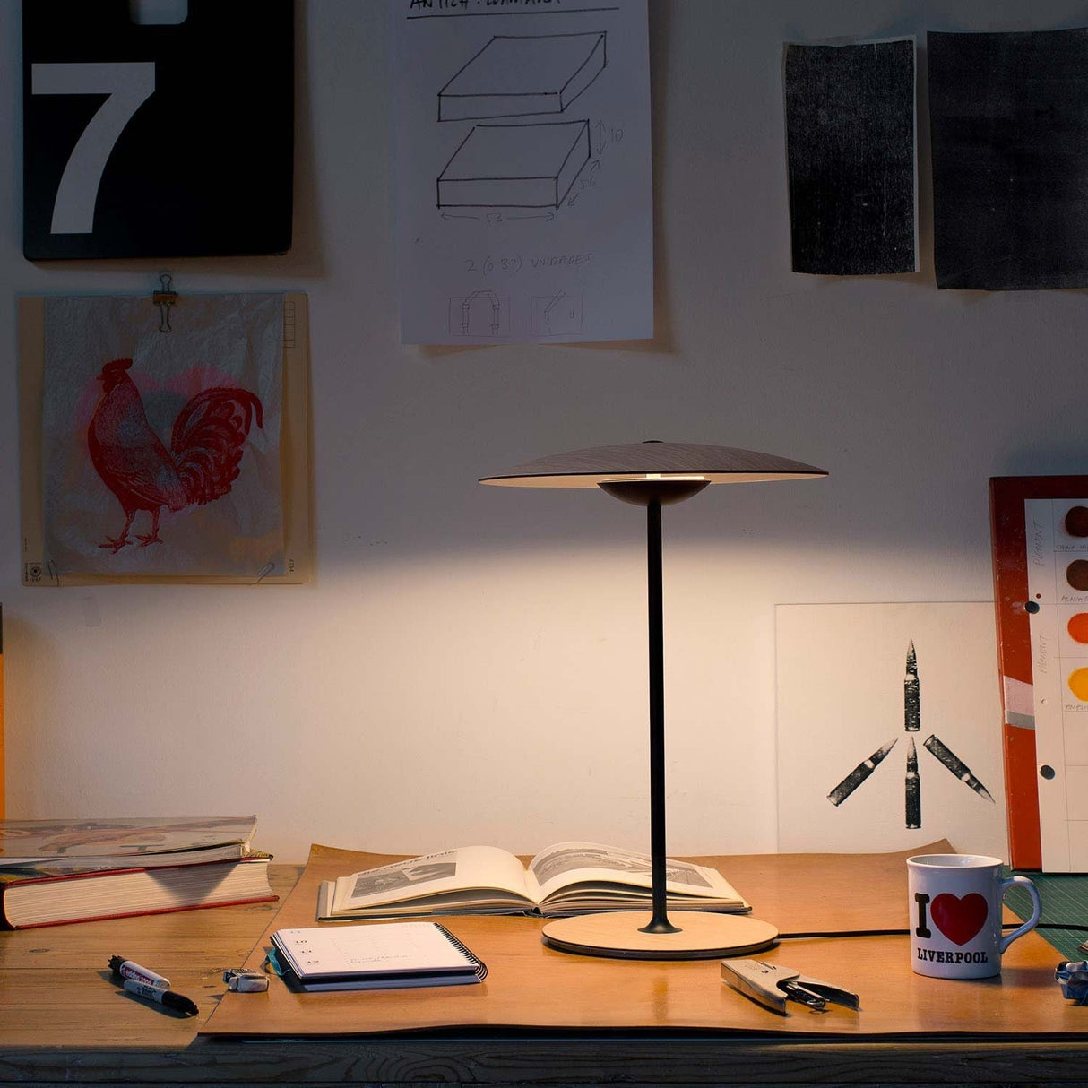 Modern LED Desk Lamp Ultra-Thin Aluminum Design - Detailed view