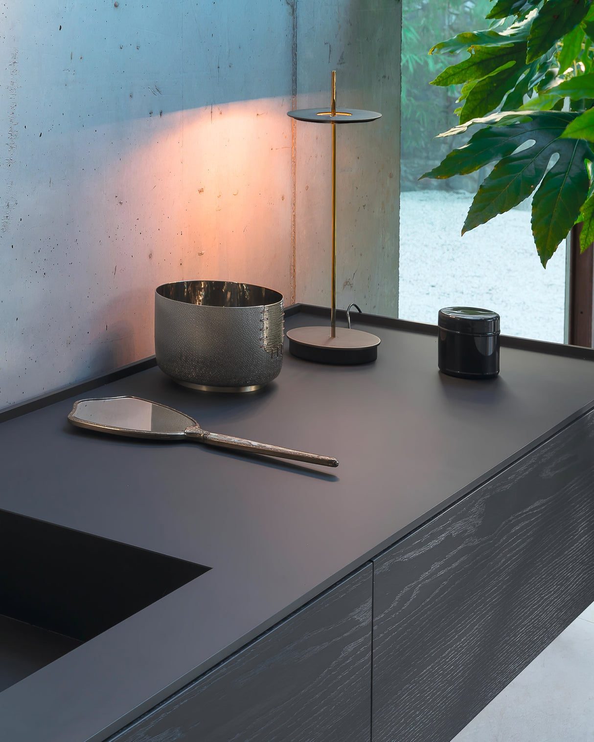 Modern Metal Table Lamp Floating Disc Design - Product detail 16