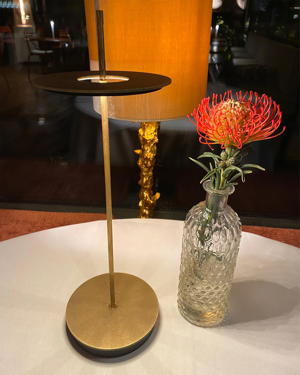 Modern Metal Table Lamp Floating Disc Design - Product detail 20