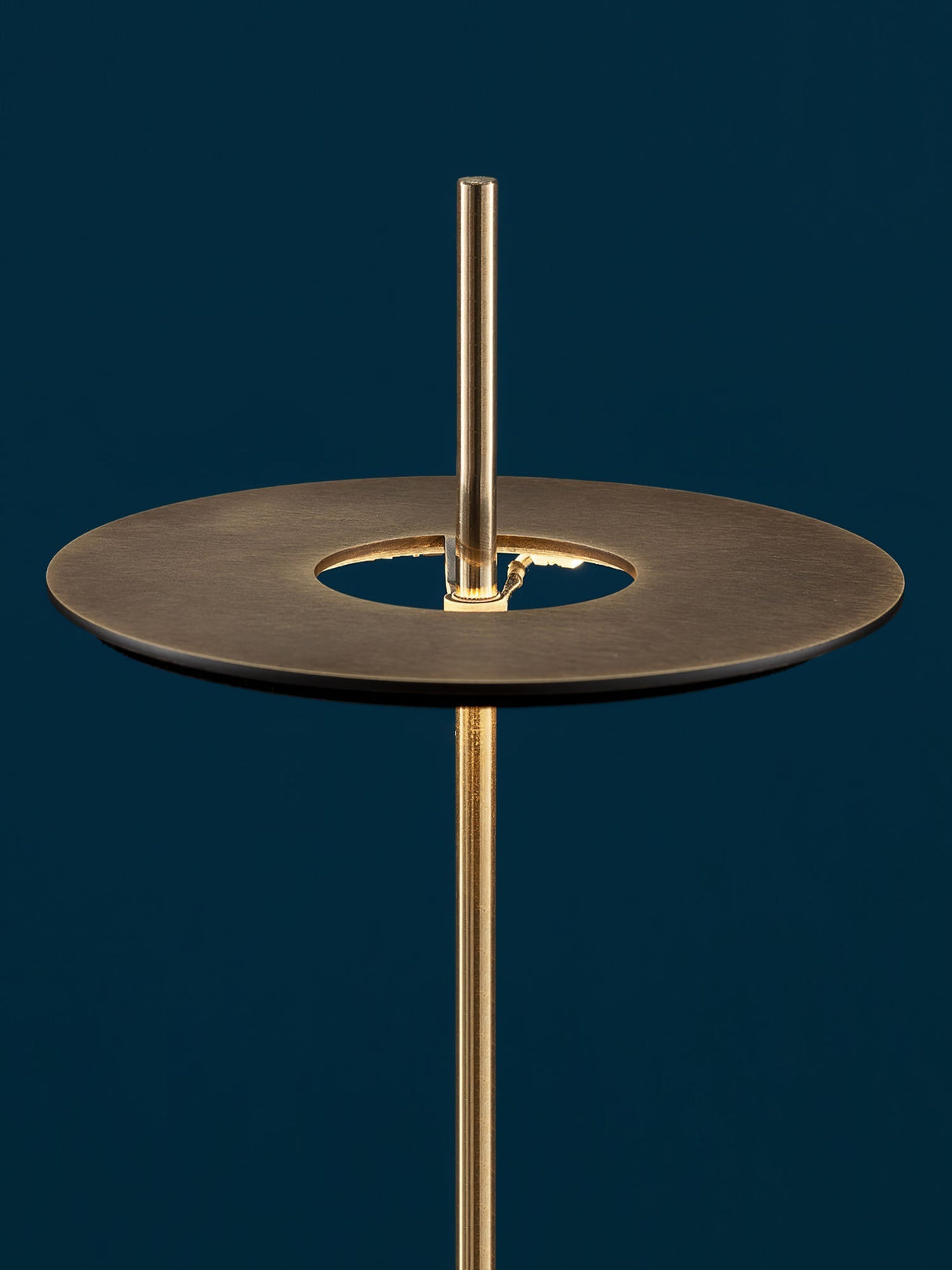 Modern Metal Table Lamp Floating Disc Design - Product detail 29