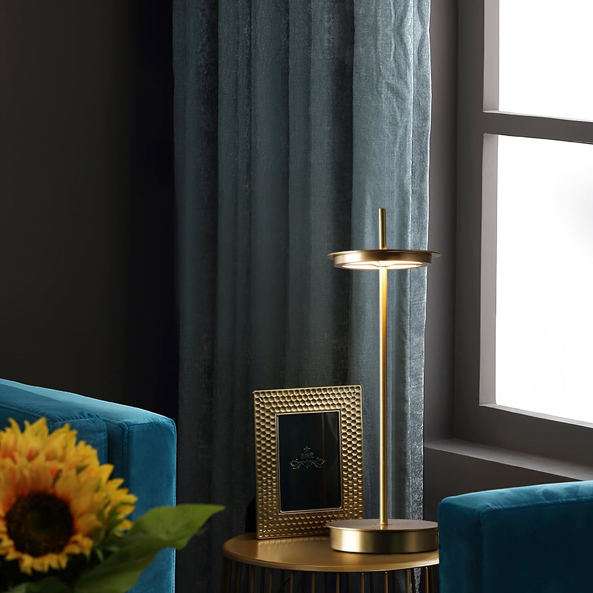 Modern Metal Table Lamp Floating Disc Design - Product detail 4