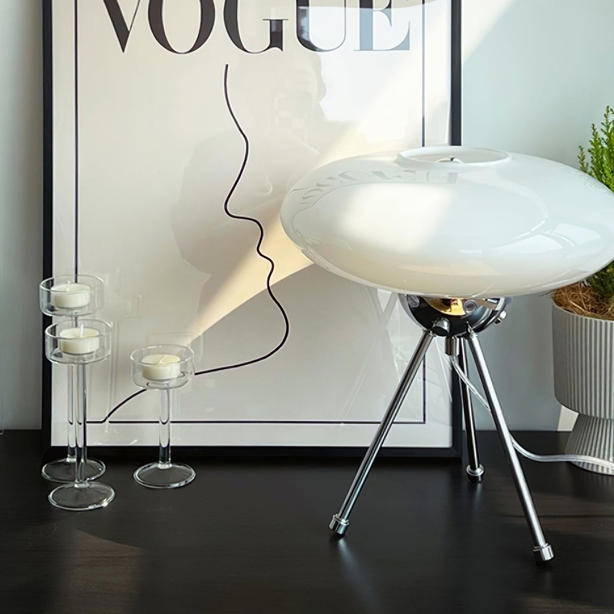 Modern Glass Table Lamp UFO Dome Design - Product detail 4