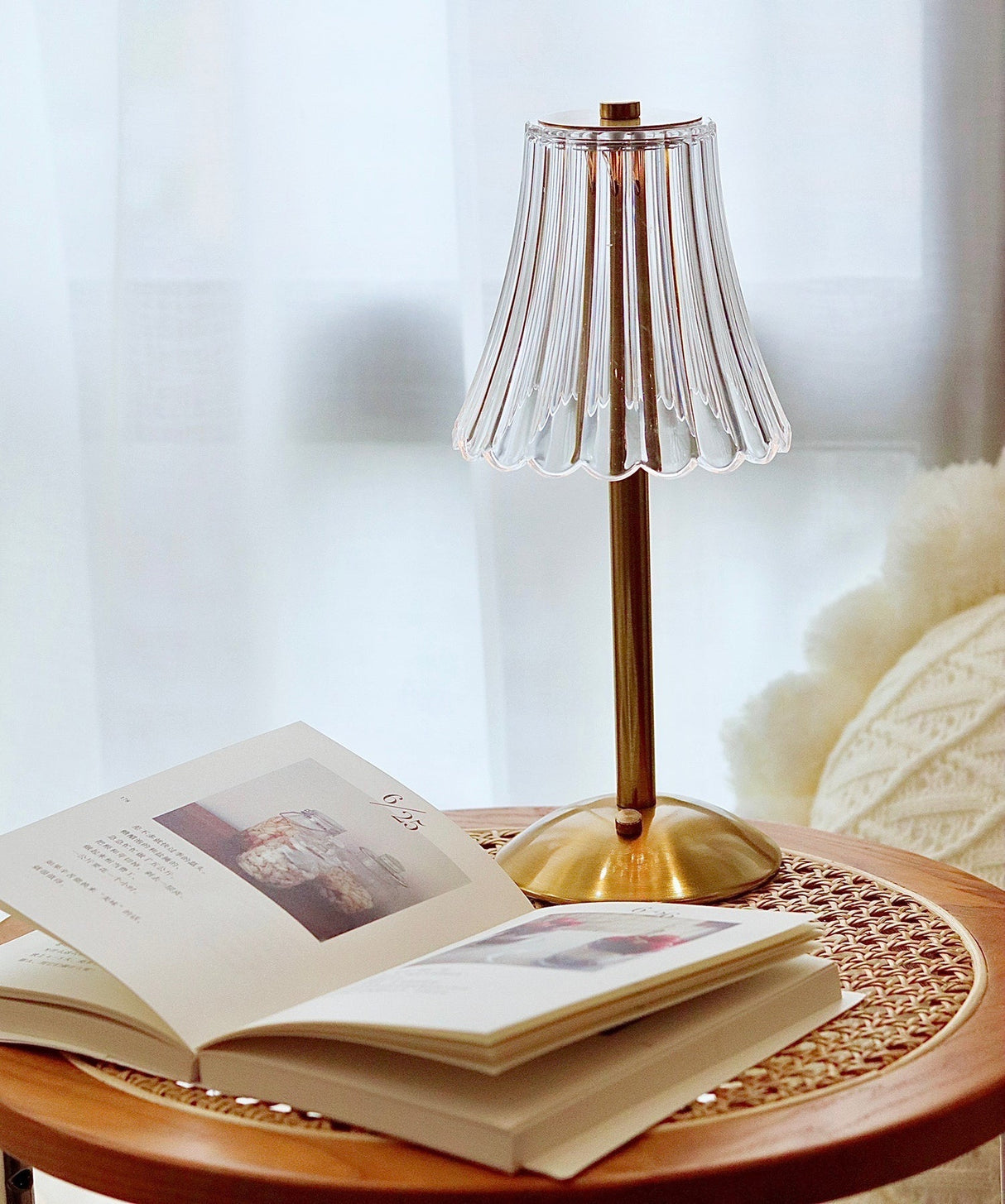 Modern Table Lamp Crystal Glass Shade With Gold Base - Product detail 5