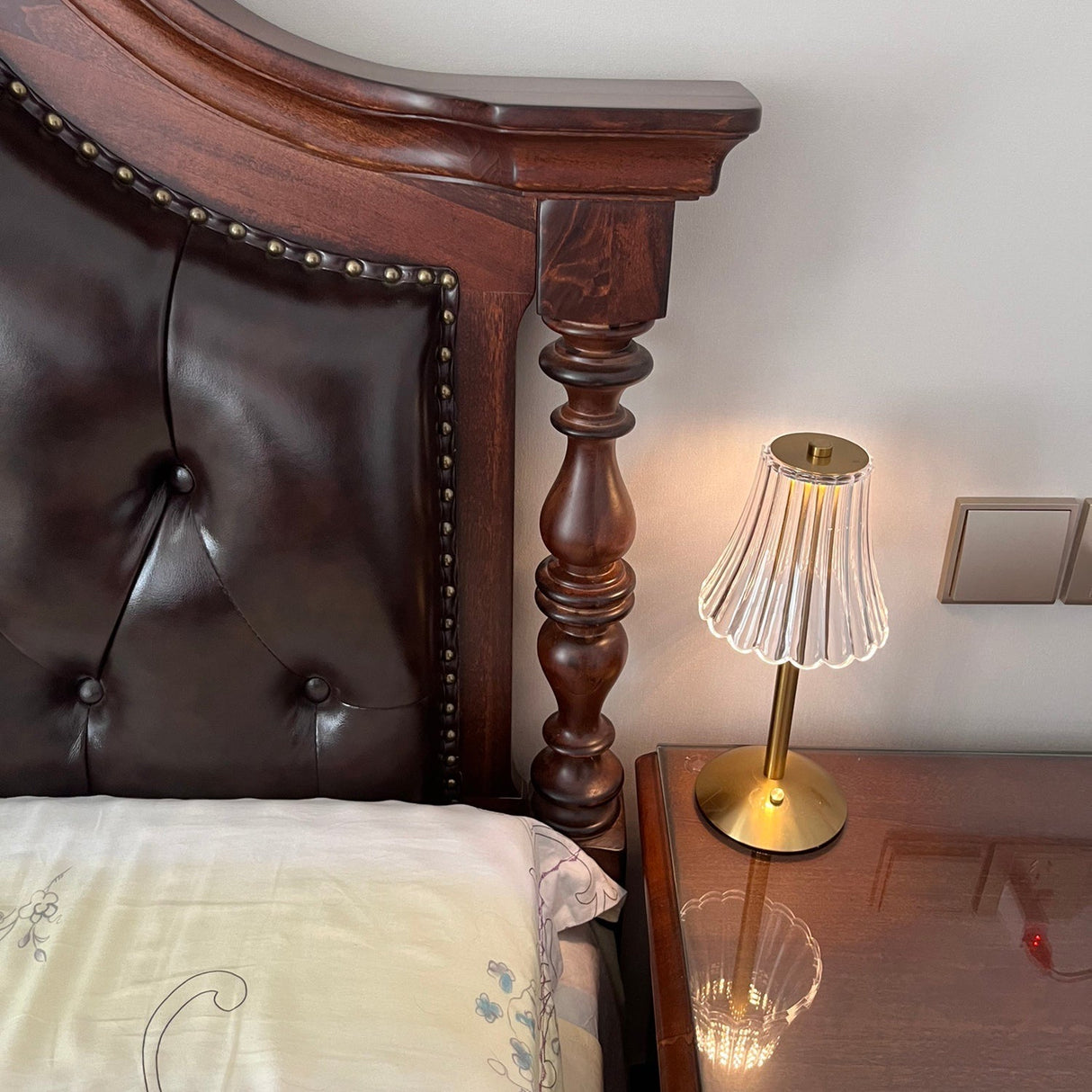 Modern Table Lamp Crystal Glass Shade With Gold Base - Product detail 34