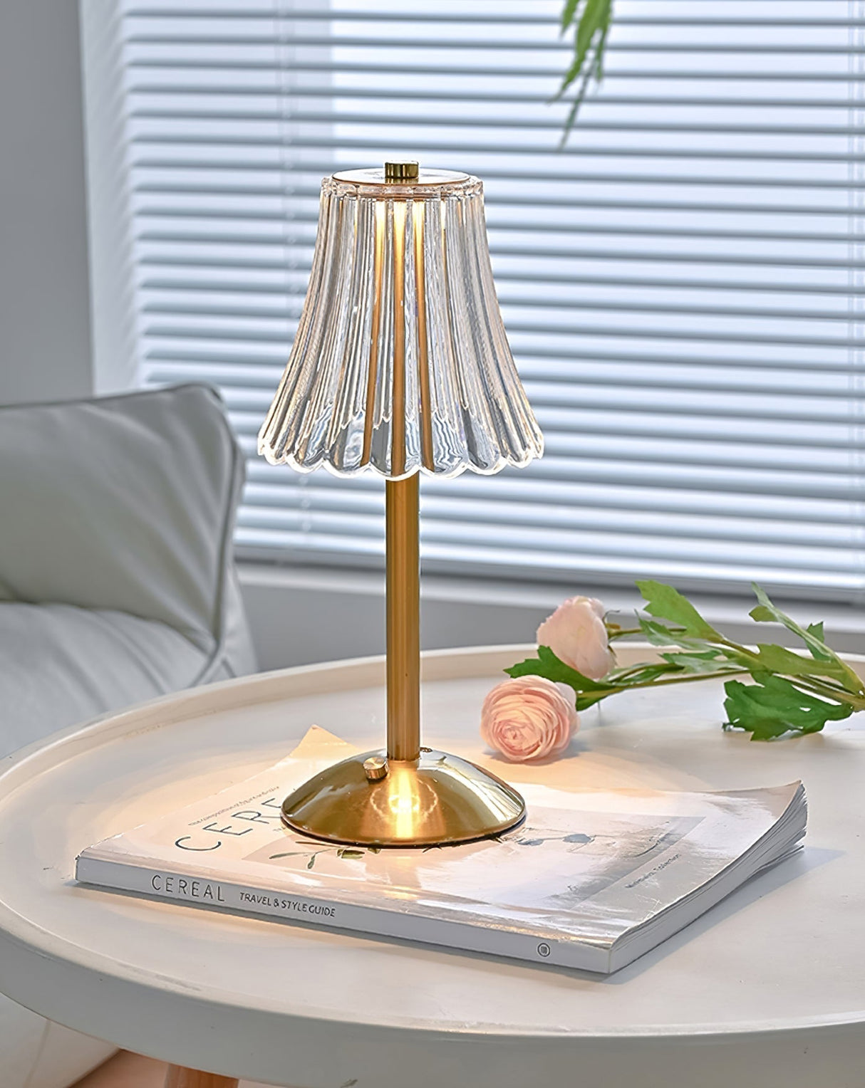 Modern Table Lamp Crystal Glass Shade With Gold Base - Product detail 4