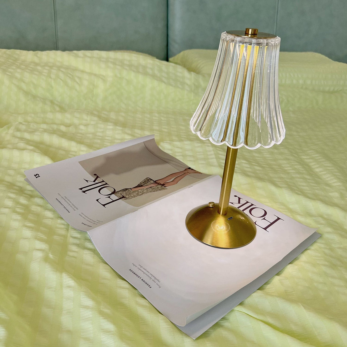 Modern Table Lamp Crystal Glass Shade With Gold Base - Product detail 10
