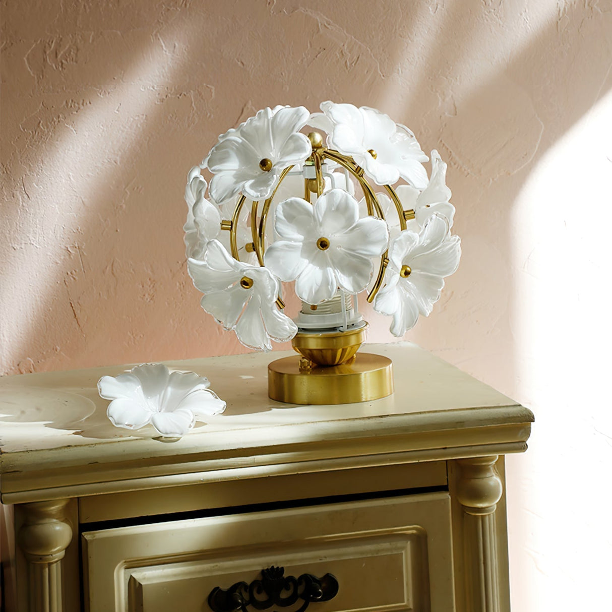 Floral Table Lamp White Glass Petals with Gold Accents - Product detail 6