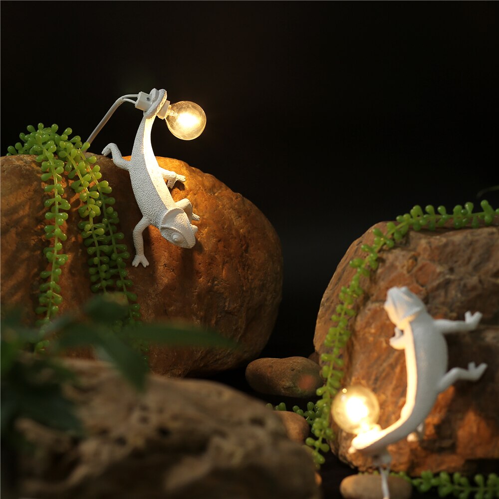 Modern Lizard Table Lamp White Resin Design - Product example
