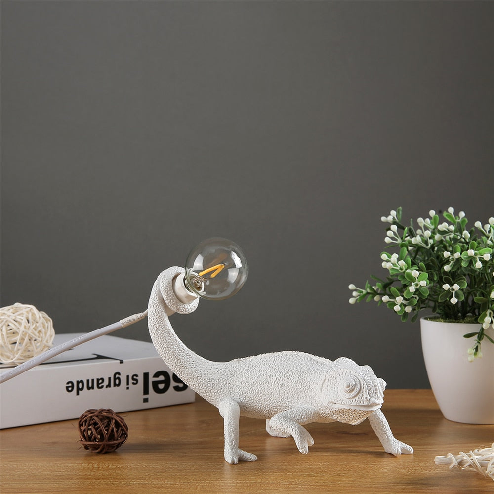 Modern Lizard Table Lamp White Resin Design - Product detail 4