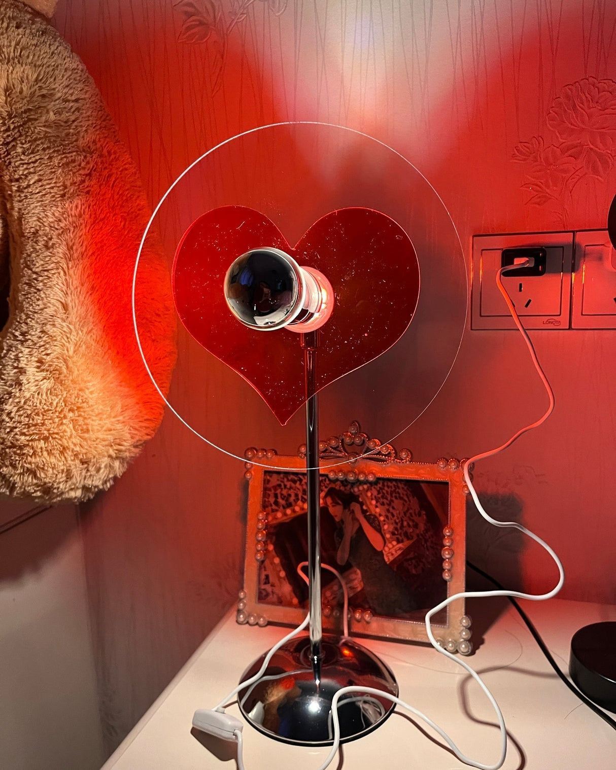 Heart LED Table Lamp Modern Rechargeable Metal Design - Product example