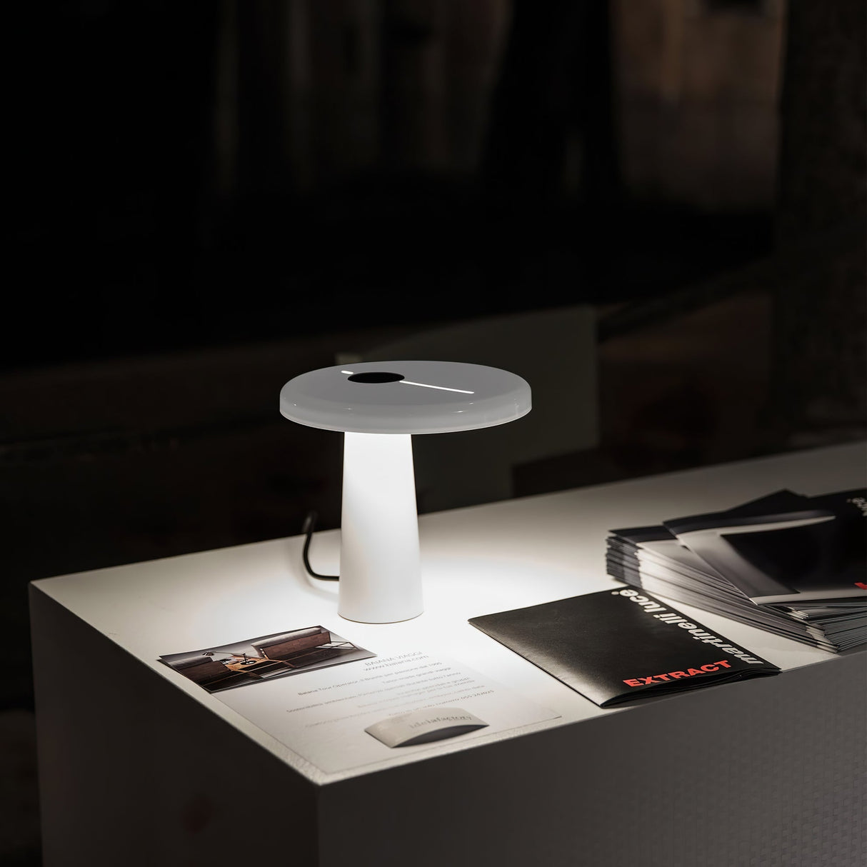 Modern LED Table Lamp Asymmetric Circular Design - Product detail 15