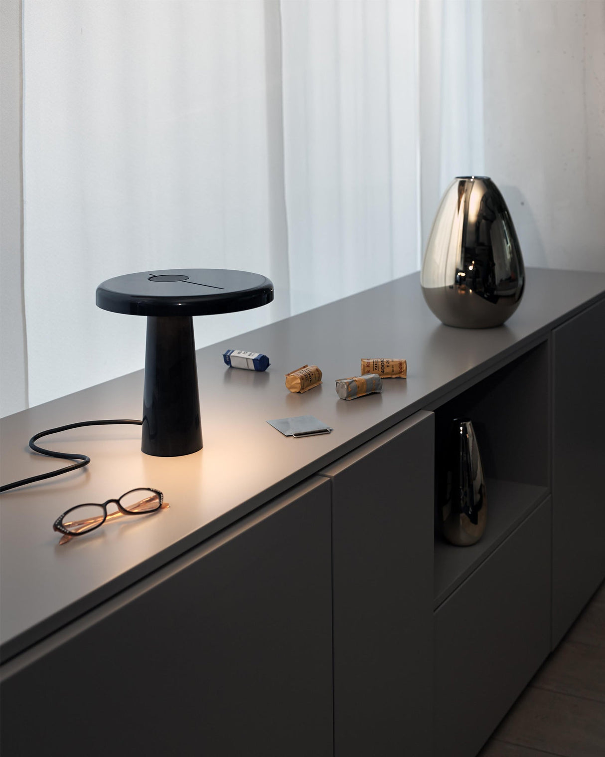 Modern LED Table Lamp Asymmetric Circular Design - Product detail 21