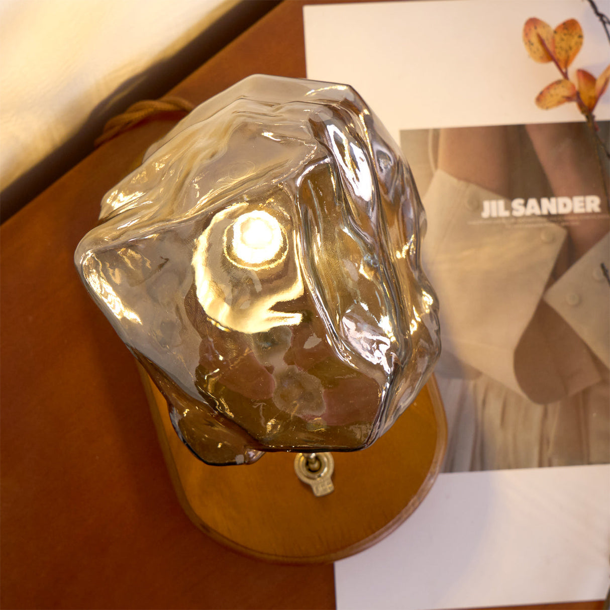 Vintage Table Lamp Amber Glass Wood Base Design - Product detail 11