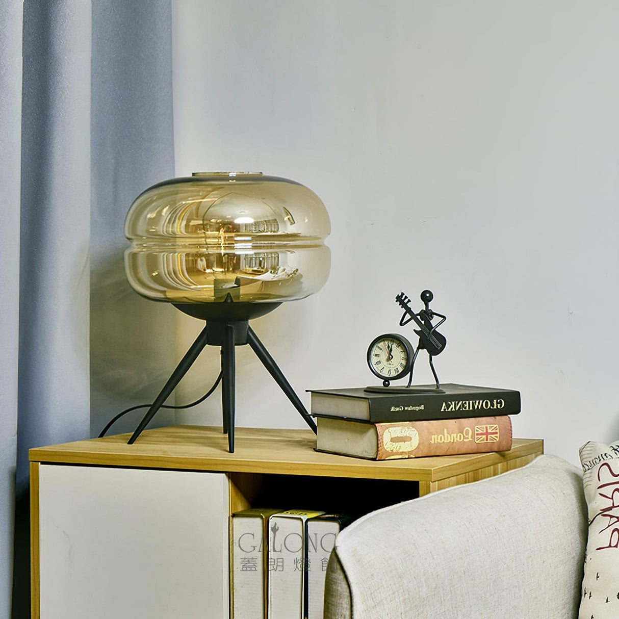 Modern Glass Table Lamp Smokey Dome with Tripod Base - Product detail 11