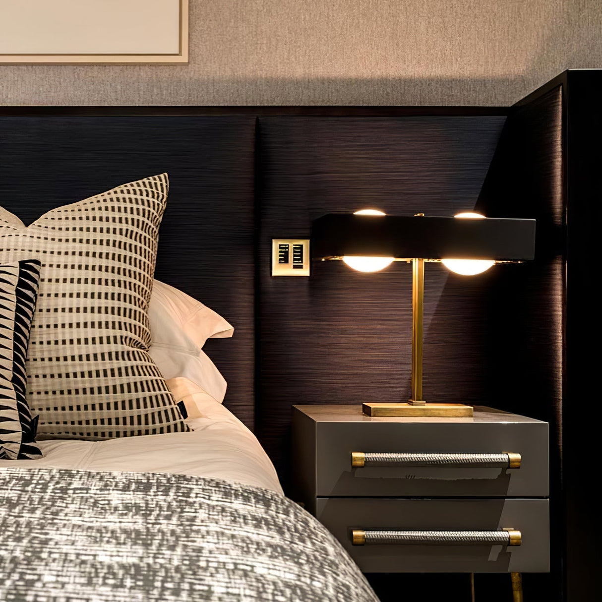 Modern Table Lamp Metal Base with Black Shade - Product detail 6