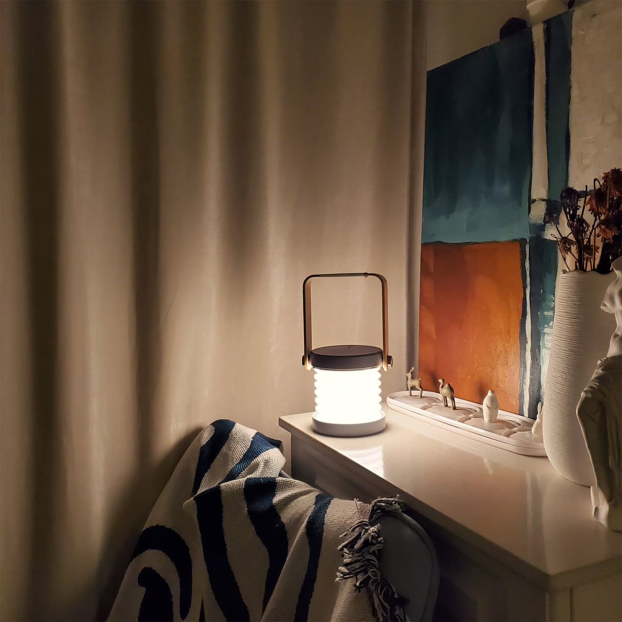 Portable Table Lamp Honeycomb Design with Wooden Handle - Product detail 4